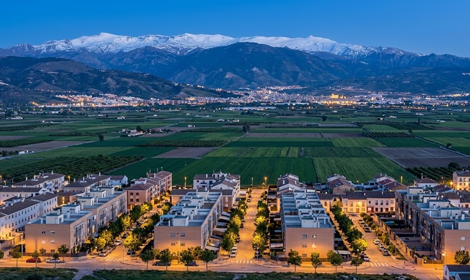 Vista paisajística del núcleo de Belicena y el entorno de Vegas del Genil en Granada